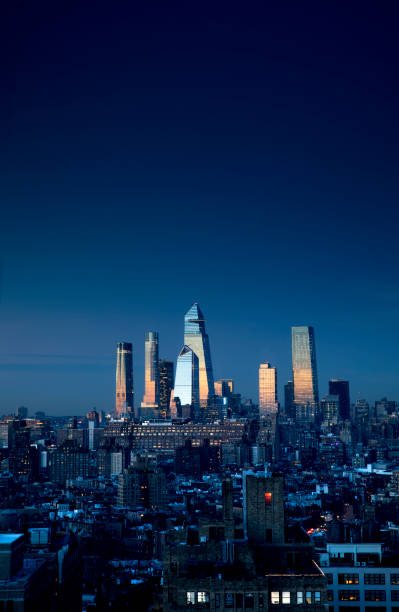 hudson yards dusk - vertical architecture imagens e fotografias de stock