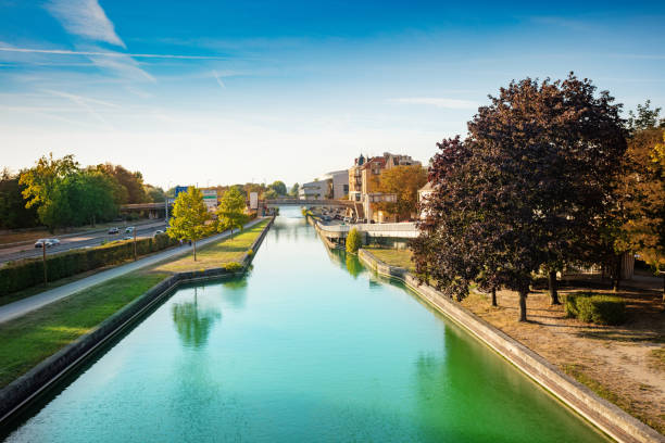 Canal de l'Aisne a la Marne in Reims downtown Canal de l'Aisne a la Marne in Reims downtown view from the bridge river system stock pictures, royalty-free photos & images