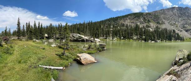 florestas nacionais arapaho e roosevelt - boulder lake - fotografias e filmes do acervo