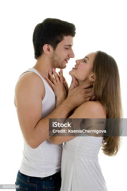 Foto de Casal Heterossexual Compartilhar Um Momento Romântico Affection e mais fotos de stock de 18-19 Anos