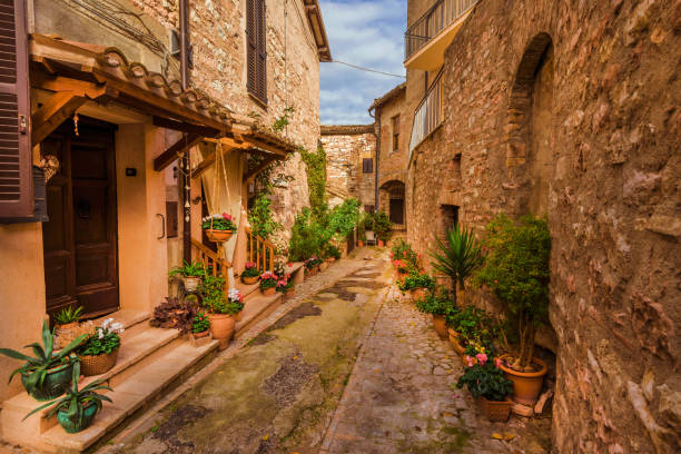 istock Spello medieval historic center alley 1333141912