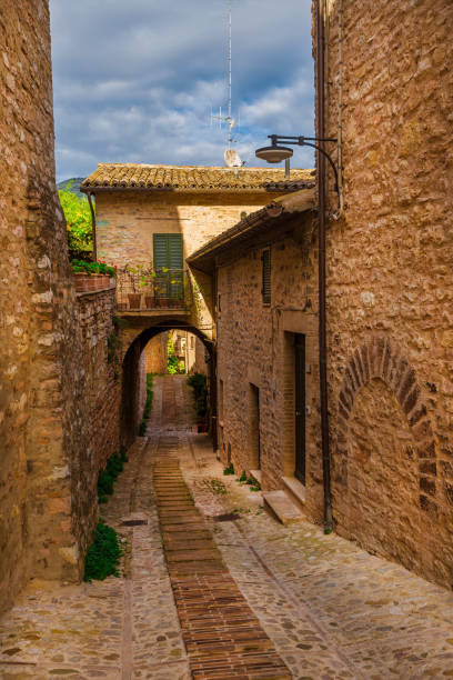 istock Spello medieval historic center alley 1333142760