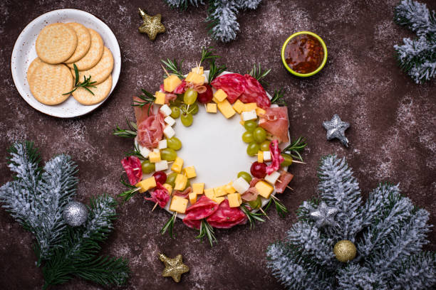 istock Appetizers in shape of Christmas wreath 1333147688