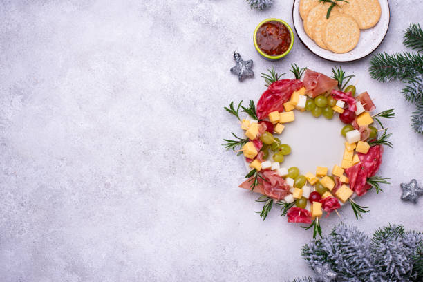 istock Appetizers in shape of Christmas wreath 1333147690
