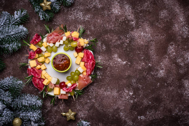 istock Appetizers in shape of Christmas wreath 1333147692