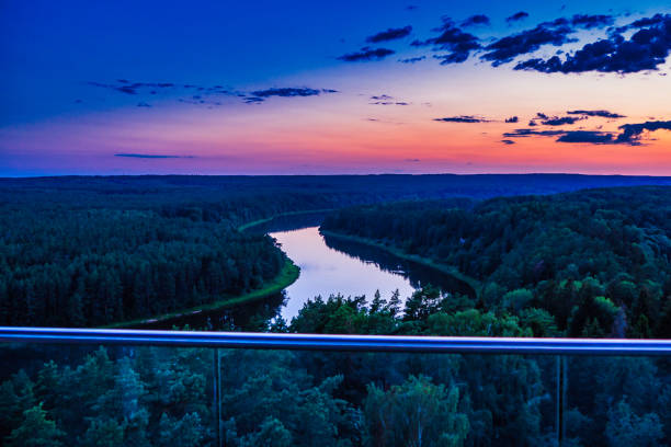 zachód słońca nad rzeką nemunas, widok z wieży widokowej birstonas. litwa - sunrise city of sunrise water above zdjęcia i obrazy z banku zdjęć