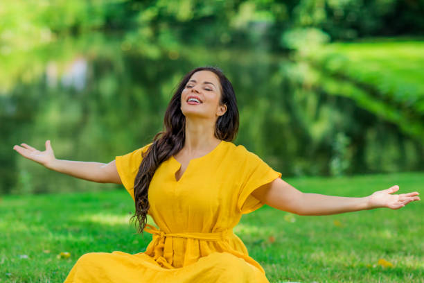istock Sound healing ritual for an individual instructor 1333156516