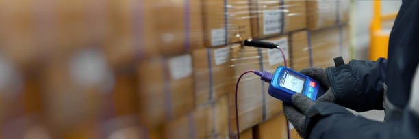 istock Hand of worker using thermometer to temperature measurement in the goods boxes with ready meals after import in the cold room or warehouse for keep temperature room, Logistics Banner with copy space 1333158909