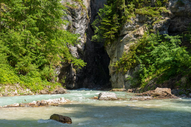 the  upper entrance to the "partnachklamm" near garmisch-partenkirchen in bavaria - wetterstein mountains bavaria mountain forest imagens e fotografias de stock