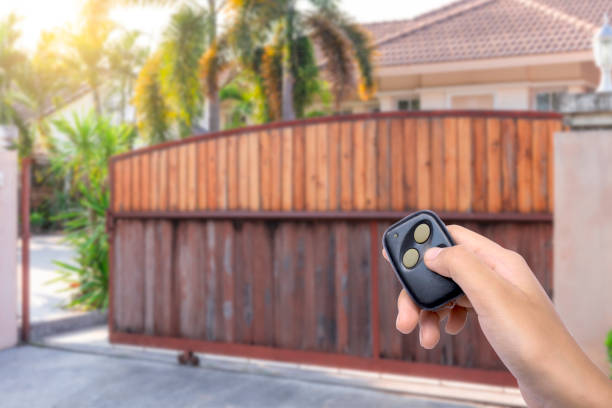 portão automático, porta, garagem conceito controlado remotamente - controlado à distância - fotografias e filmes do acervo