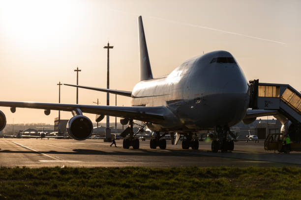 jumbo - boeing 747 airplane commercial airplane jet - fotografias e filmes do acervo