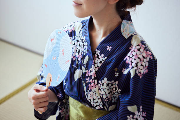 fotografii de stoc, fotografii și imagini scutite de redevențe cu tânără japoneză care poartă o yukata - yukata