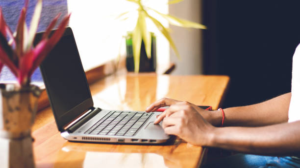 istock WORKING AT OFFICE, BUSINESSWOMAN 1333221484