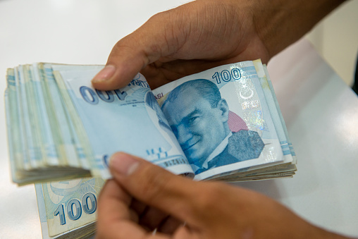 paquete de billetes de lira turca photo