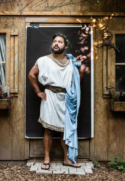 bts portrait of mature actor against backdrop - toga imagens e fotografias de stock