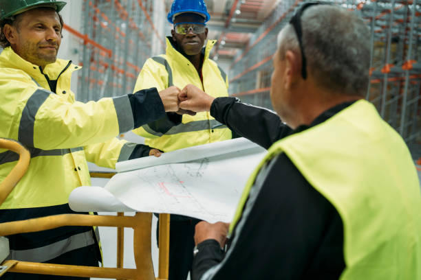 istock Happy final greeting for good work in the warehouse 1333248222