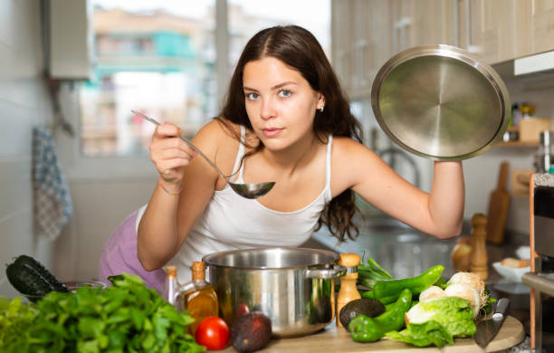 istock Woman holding cooking pot on kitchen 1333249687