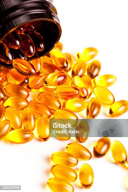Capsule Di Vitamina - Fotografie stock e altre immagini di Alimentazione sana - Alimentazione sana, Antibiotico, Arancione