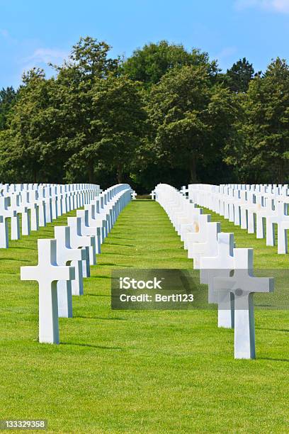 Photo libre de droit de Cimetière Militaire Américain À Proximité De La Plage Domaha Normandie Collevillesur banque d'images et plus d'images libres de droit de 1944