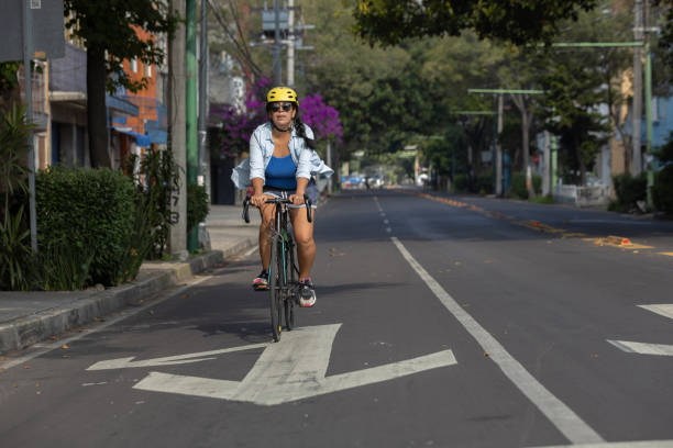 istock Mexican urban cyclist, international bicycle day 1333318089