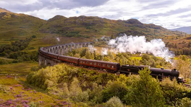 The Jacobite Steam Train is the Harry Potter Express (also called Hogwarts Express) from the Harry Potter film adaptations. The old steam locomotive runs here over the Glenfinnan Viaduct railway viaduct in Scotland.