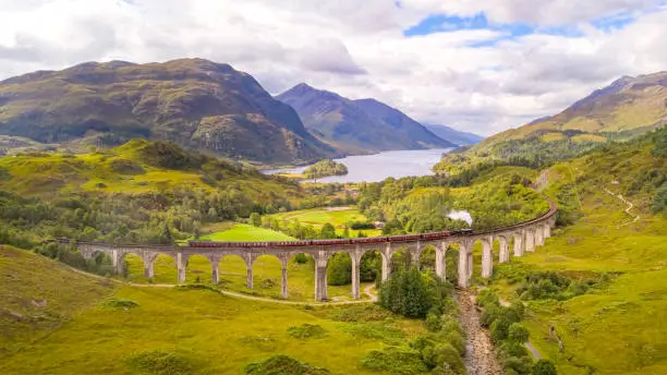 The Jacobite Steam Train is the Harry Potter Express (also called Hogwarts Express) from the Harry Potter film adaptations. The old steam locomotive runs here over the Glenfinnan Viaduct railway viaduct in Scotland.