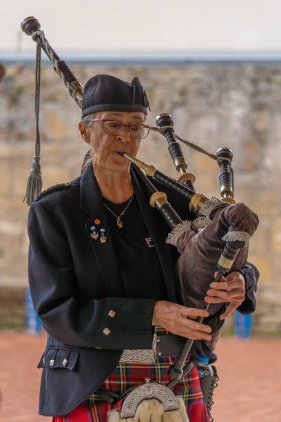 langrune-sur-mer, france - 08 05 2021: auld alliance pipe band - tank musician imagens e fotografias de stock