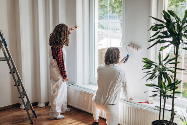 istock Couple painting walls together 1333358025
