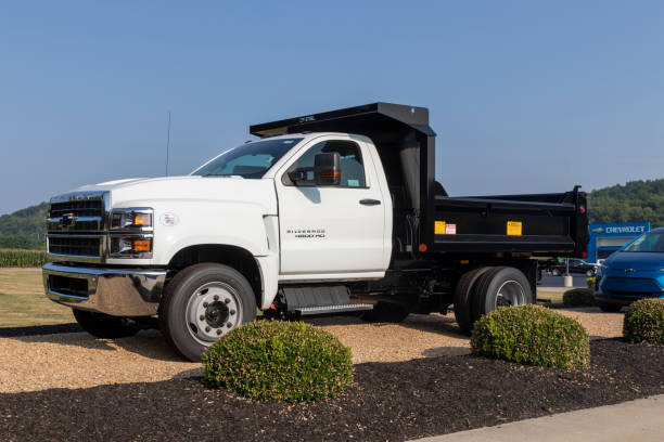 Chevrolet Silverado 4500 HD Chassis Cab. Chevy makes the Chassis Cab in 4500, 5500 and 6500 HD models, including a utility body, dump truck and stake body. West Harrison - Circa August 2021: Chevrolet Silverado 4500 HD Chassis Cab. Chevy makes the Chassis Cab in 4500, 5500 and 6500 HD models, including a utility body, dump truck and stake body. chevrolet silverado stock pictures, royalty-free photos & images