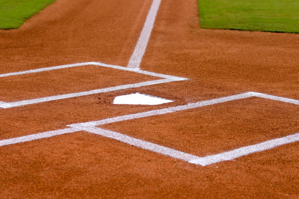 home plate - baseball field grass baseballs imagens e fotografias de stock