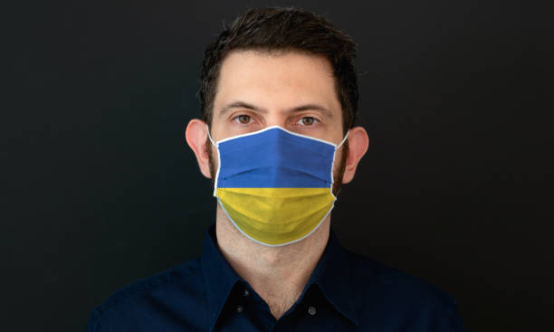 istock Man wearing Ukrainian flag protective medical face mask. 1333445983