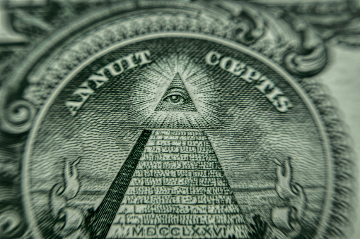 Ojo y pirámide. Misteriosos signos masónicos en los billetes de dólares estadounidenses photo