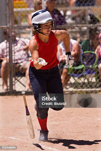 Weibliche Softballspieler Der Zum Ersten Mal Stockfoto und mehr Bilder von Softball-Spieler - Softball-Spieler, Weibliche Person, Softball - Sport