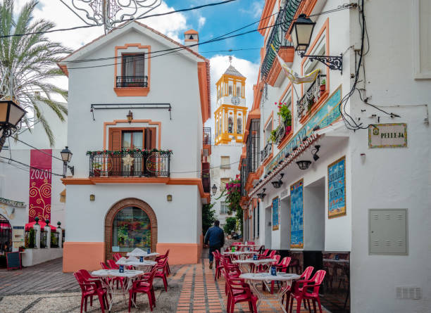 plaza altamirano en marbella, andalucía, españa. - marbella fotografías e imágenes de stock