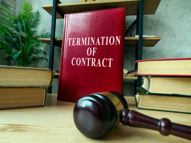 istock Guide about termination of contract and gavel. 1333509222