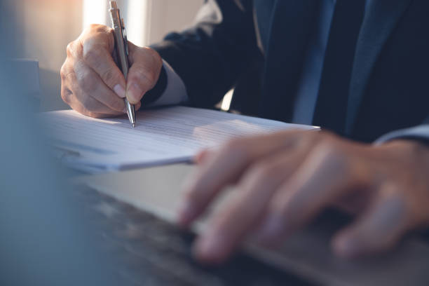 istock Signing business contract 1333512701