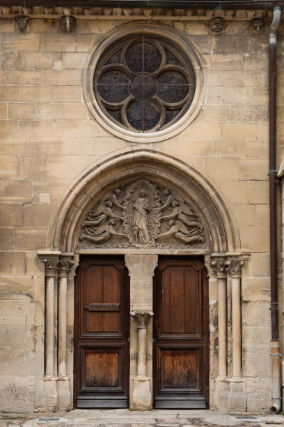 Door church of Notre Dame de Auvers-sur-Oise, site of a painting by Vincent Van Gogh Famous church painted by the great painter Vincent Van Gogh auvers sur oise photos stock pictures, royalty-free photos & images