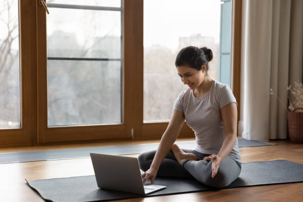 istock Sporty Indian woman train online on webcam 1333547998