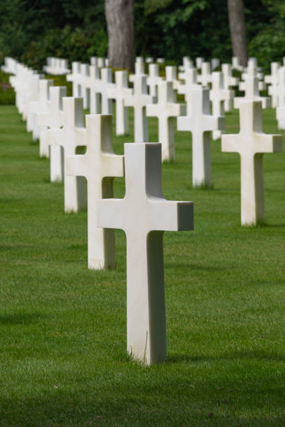 colleville-sur-mer, frança: cemitério americano da normandia - basse normandy colleville 1944 france - fotografias e filmes do acervo