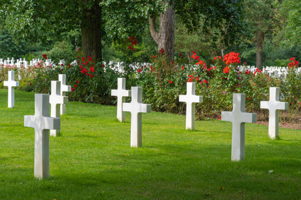 colleville-sur-mer, frança: cemitério americano da normandia - basse normandy colleville 1944 france - fotografias e filmes do acervo