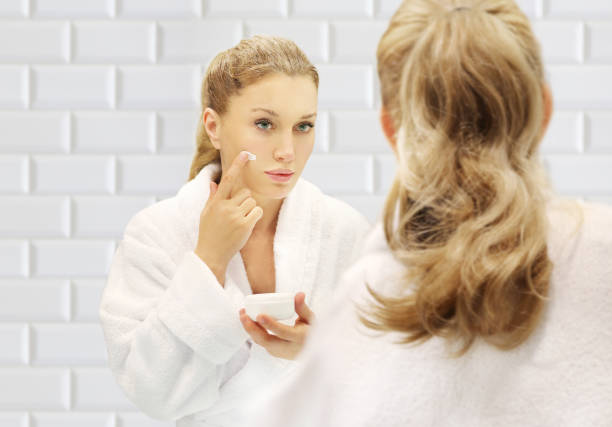 istock Magic anti-aging cream.Applying the cream 1333568035