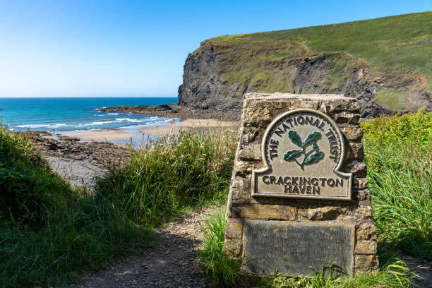 コーンウォールのクラキントンヘブンベイ - beach atlantic ocean cornwall england sea ストックフォトと画像