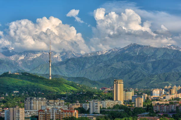 vista aérea de la parte central de la ciudad de almaty - asia central fotografías e imágenes de stock