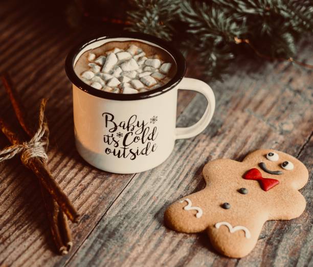 bébé, il fait froid dehors. - mug noel photos et images de collection