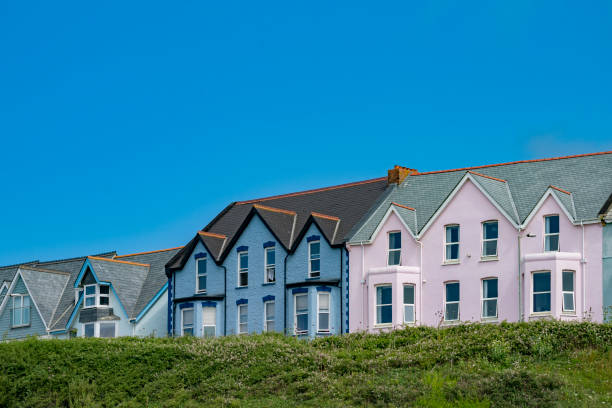 istock Row houses overlooking Bude harbour in Cornwall. 1333598648