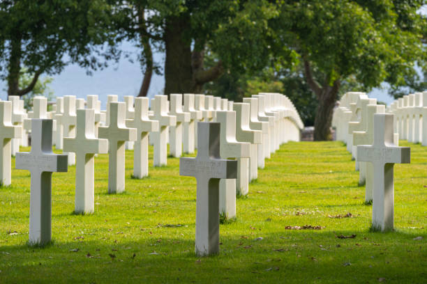 colleville-sur-mer, frança: cemitério americano da normandia - basse normandy colleville 1944 france - fotografias e filmes do acervo