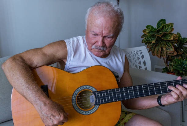 istock Senior Brazilian man playing guitar 1333612043