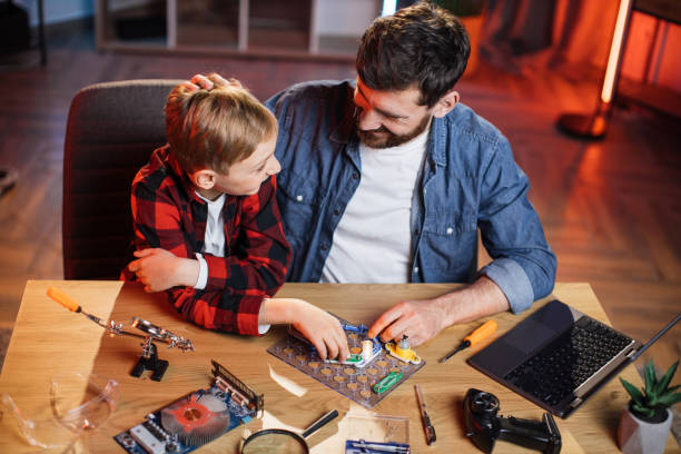 istock Dad with son doing electric circuit experiment at home 1333614825
