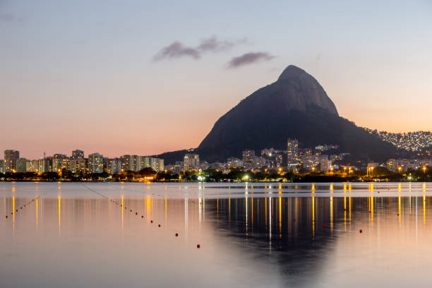 istock sunset on the Rodrigo de Freitas Lagoon 1333677161