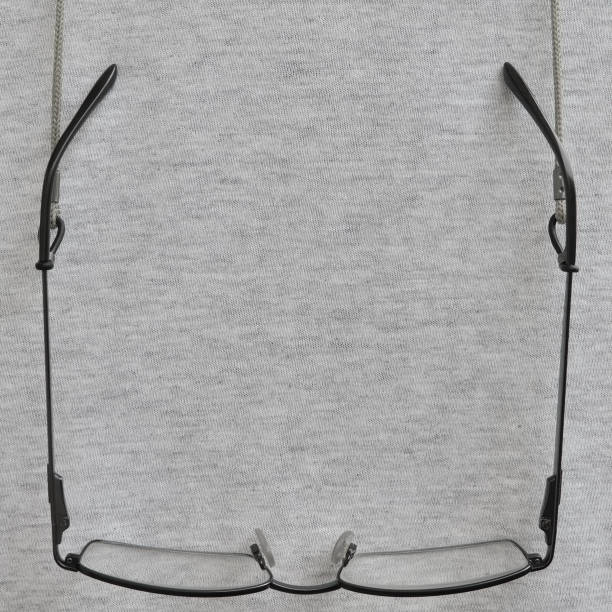 Black reading glasses, grey eyeglasses straps retainers, hanging readers croakies, light gray melange t-shirt, vertical copy space background, close vision presbyopia eyestrain eyesight farsightedness hyperopia problems concept, large detailed eyewear macro closeup, bright spectacles neck strap chain, women men stylish unisex gafas de lectura negras, anteojos grises correas retenedores, lectores colgantes croakies, camiseta de melange gris claro, fondo de espacio de copia vertical, visión cercana presbicia fatiga visual visión hipermetropía concepto de problemas de hipermetr